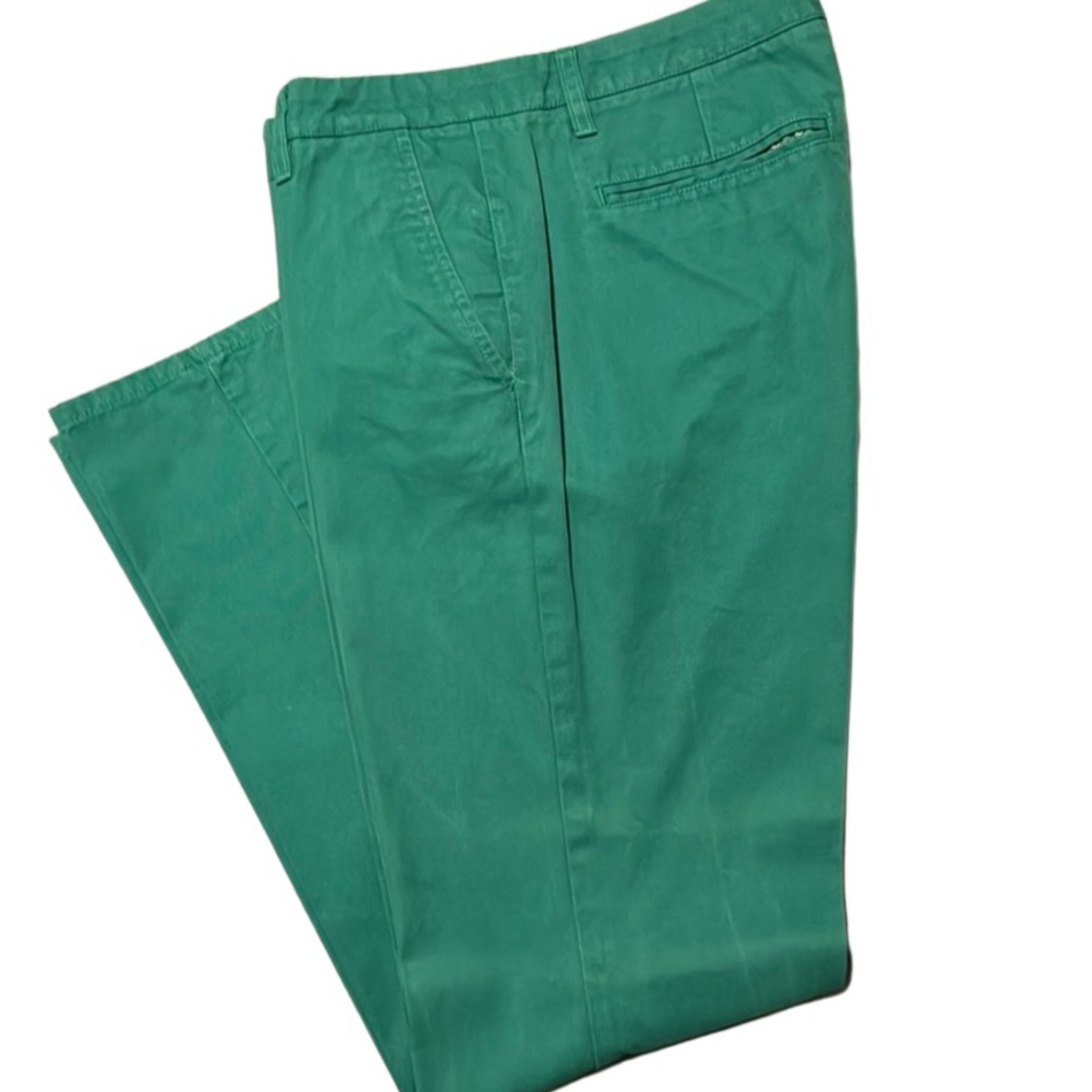 Bonobos 32 x 30 chinos in an awesome Green perfect for a holiday party!